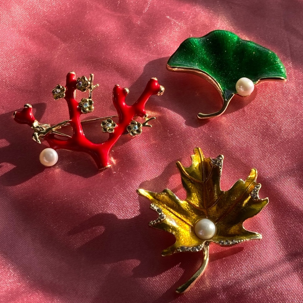 Genuine Freshwater Pearl Nature-Inspired Brooch Set